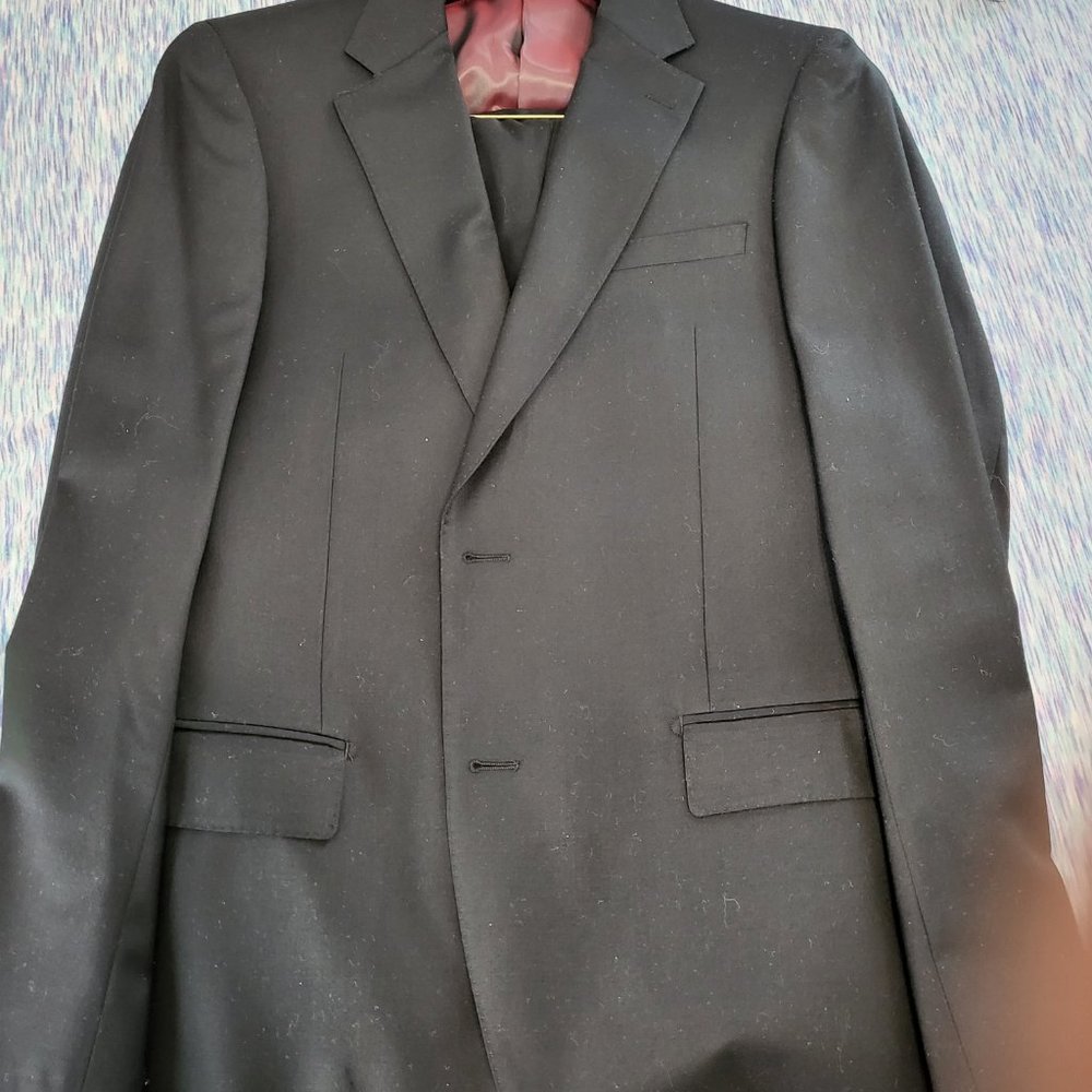 Suit - Picture 2 of 6